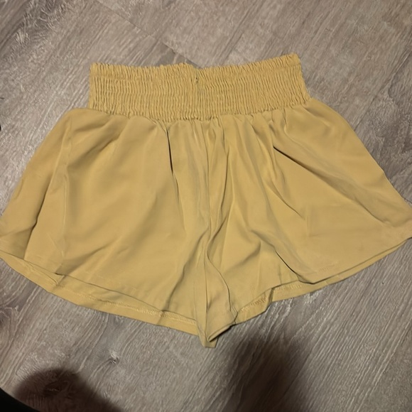SHEIN sinched waist dressy shorts - Picture 4 of 4